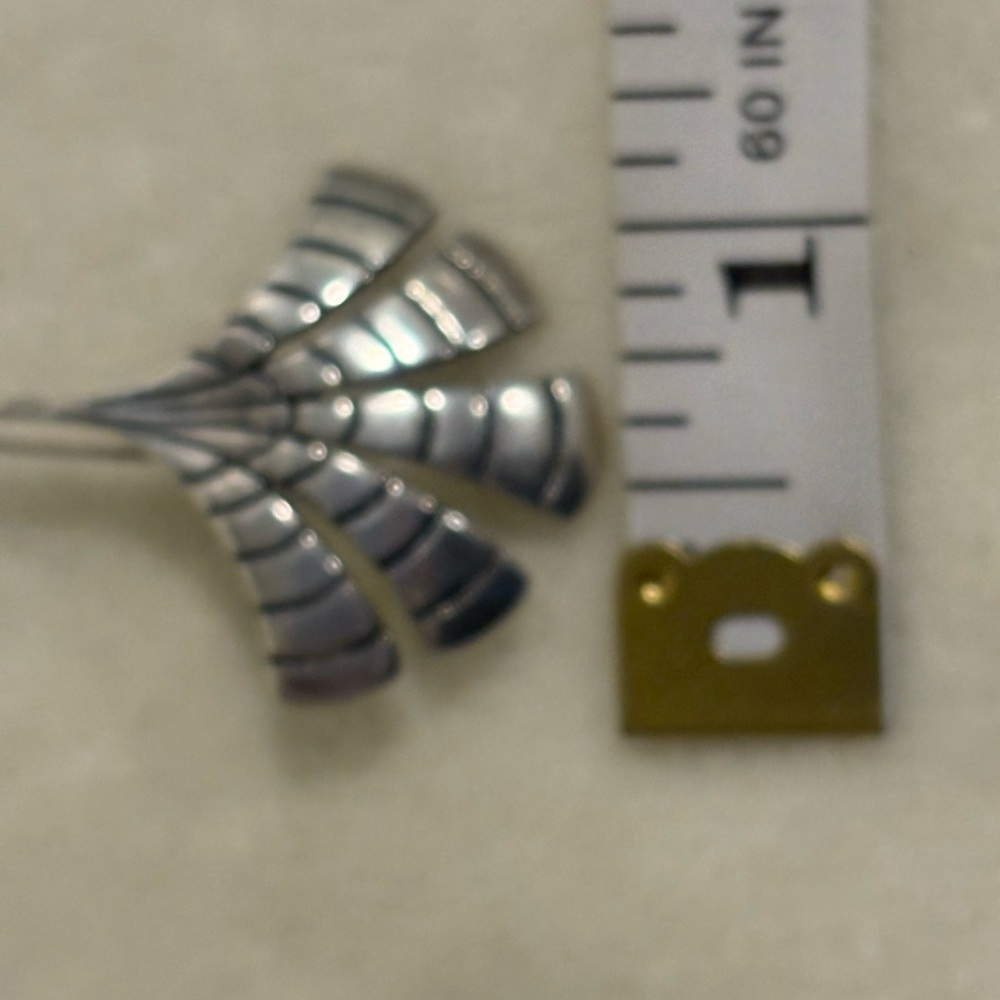 James Avery sterling Silver Ginkgo leaf Earrings - Picture 4 of 4